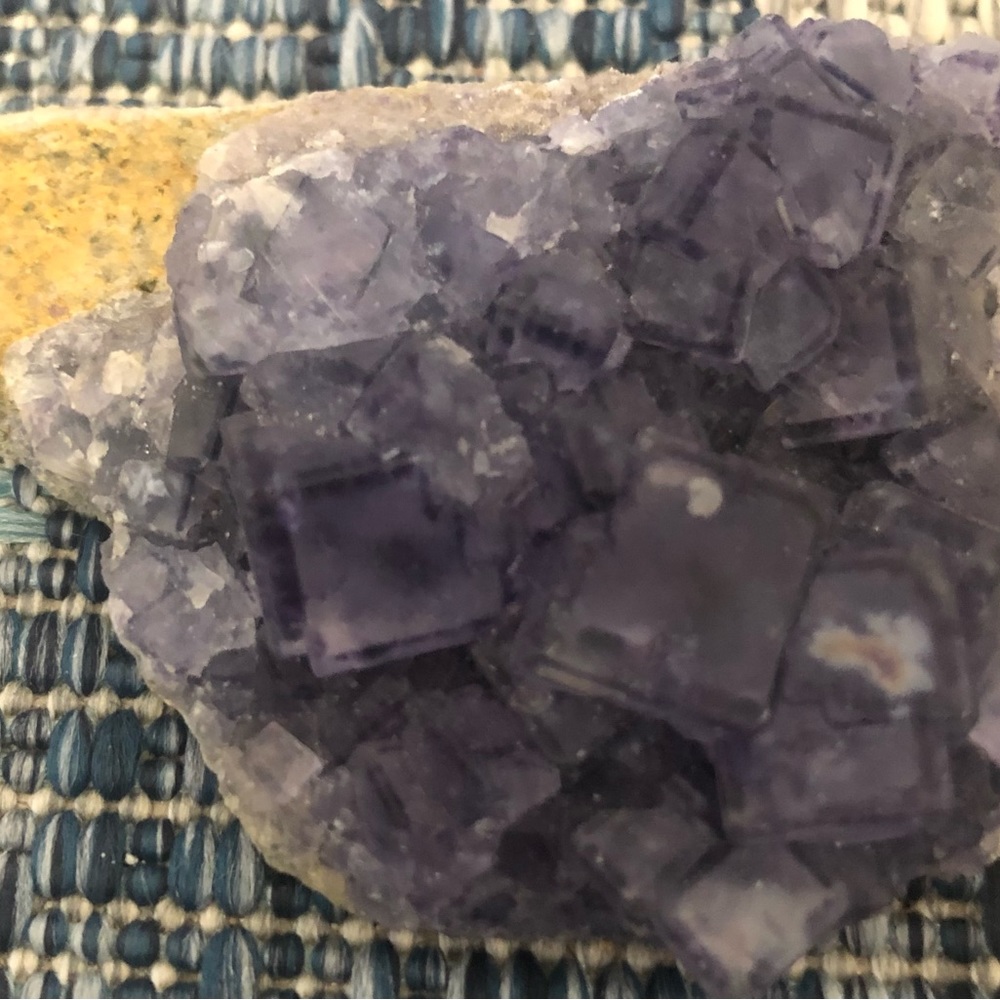 Stunning Purple Fluorite w/baby rainbows 🌈 - Picture 4 of 7